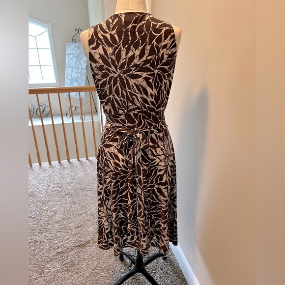 Jones New York size 10 sleeveless wrap dress - Picture 2 of 3